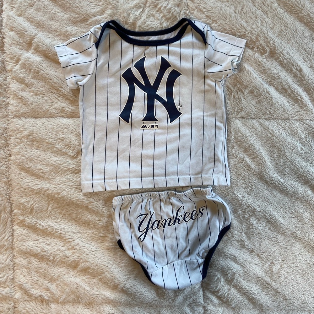 NY Yankees Infant Outfit